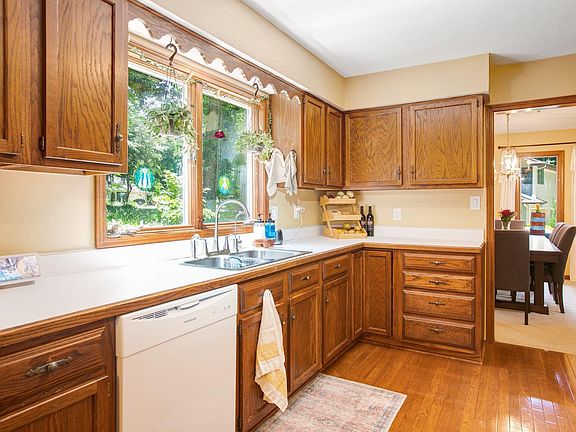 5th image of 2216 Trailridge Dr