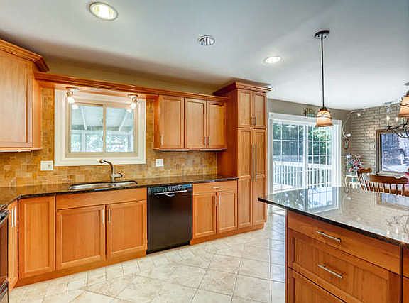 3rd image of 26301 N Lakeland Dr