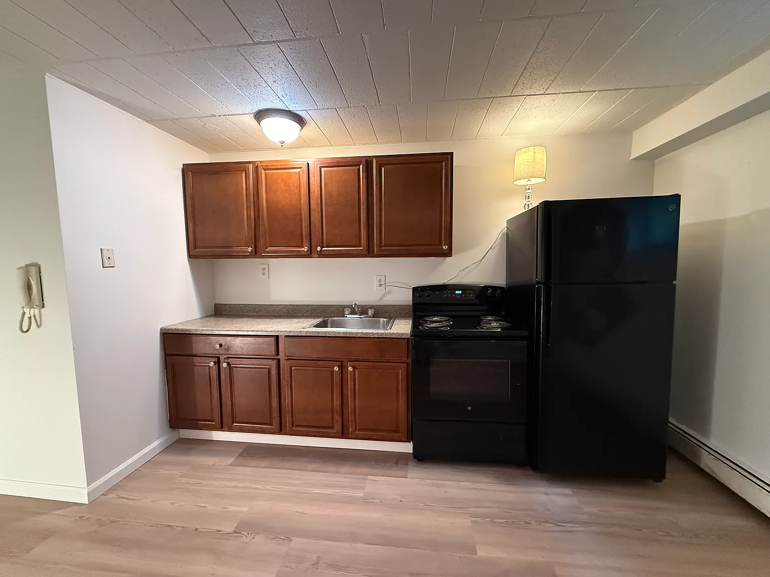 1 bed, 400 sqft, $550 — Photo 2