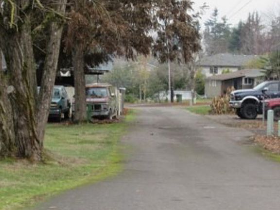 Exterior Neighborhood (street photo)