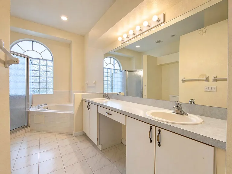 7047 Hazeltine Cir — Photo 10