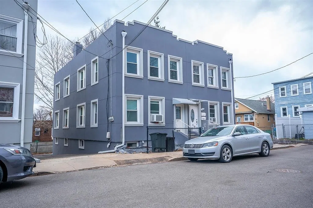 2 bed, 1.0 bath, $2,300 — Photo 2
