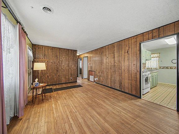 4th image of 718 N Elm Ave
