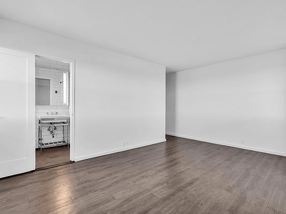 5th image of 10 Ocean Blvd APT 3D