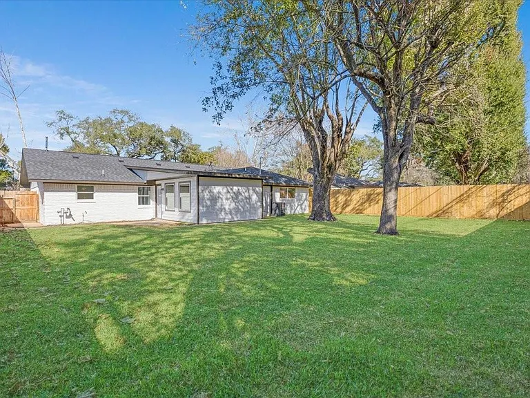 9603 Emnora Ln — Photo 21