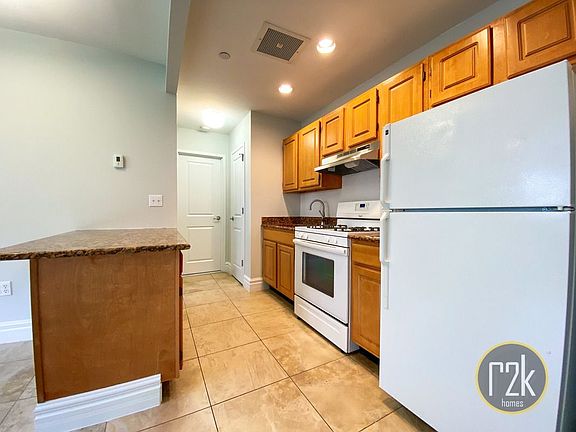 4th image of 3085 32nd St APT 2R