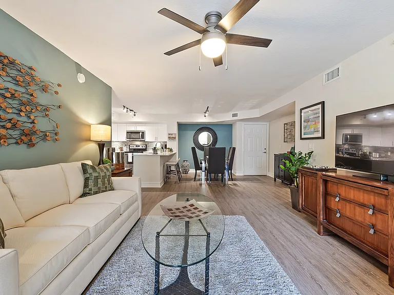 Crescent House Apartments — Photo 12