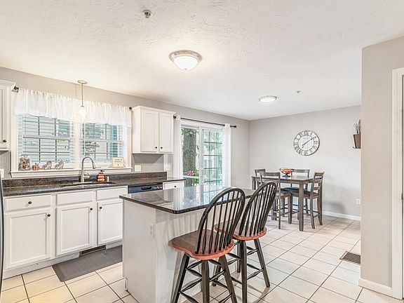 5th image of 1975 Middlesex St Unit 2