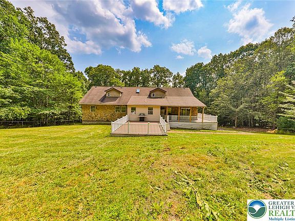 3rd image of 2153 Meadowlake Rd