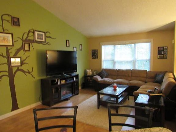 2nd image of 1622 Sandamont Dr