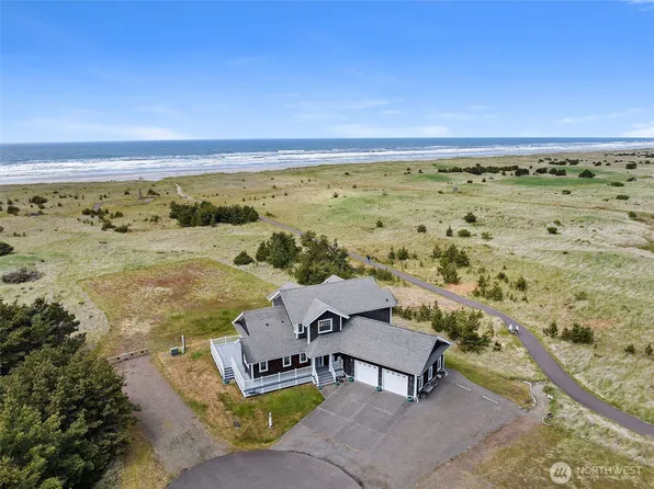 234 26th Street NW, Long Beach, WA 98631