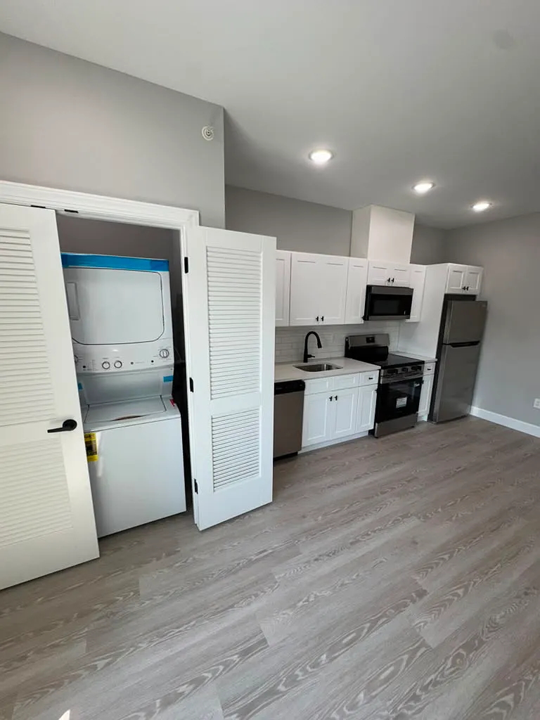 1 bed, $1,818 — Photo 4