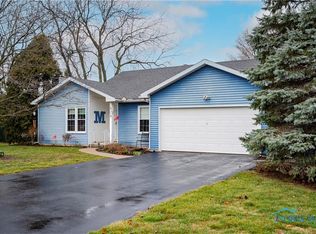 828 Village Pkwy, Waterville, OH 43566