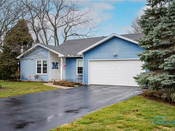 828 Village Pkwy, Waterville, OH 43566