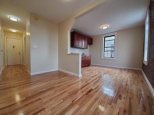 3rd image of 3405 Putnam Pl APT F1