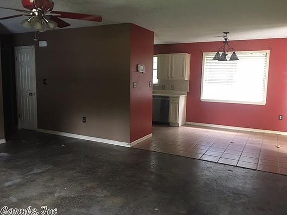 3rd image of 12 Whippoorwill Dr