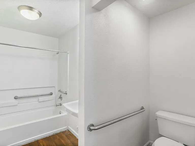 Madison Glen Apartments — Photo 9