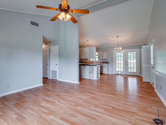 4th image of 120 Sunshine Ave
