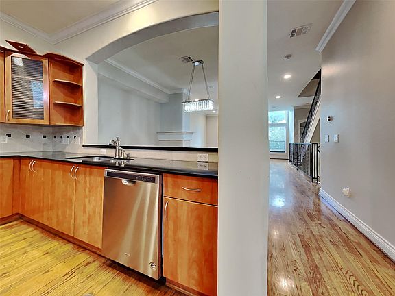 5th image of 1812 Rosalie St