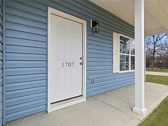 3rd image of 1707 Brockett Ave