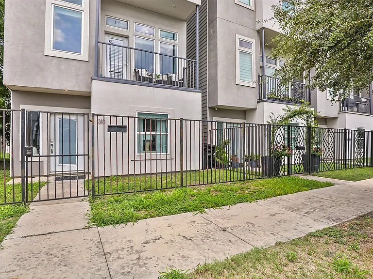 1310 Roberts St #1310 — Photo 27