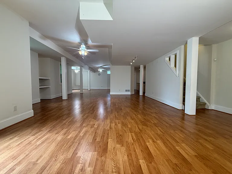 606 Winston Ln — Photo 29