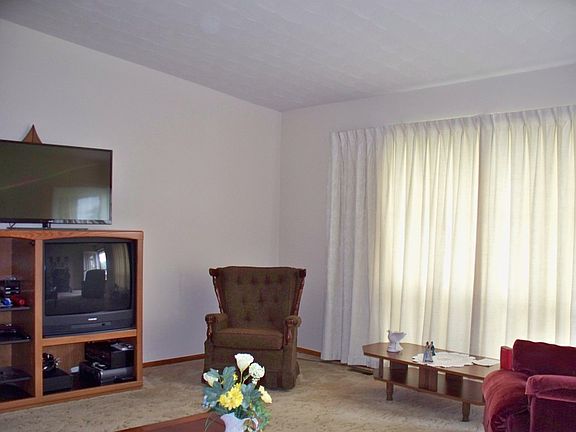 4th image of 609 Franklin Ave
