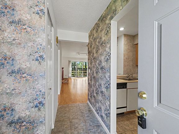4th image of 1220 Quail Run Dr #1