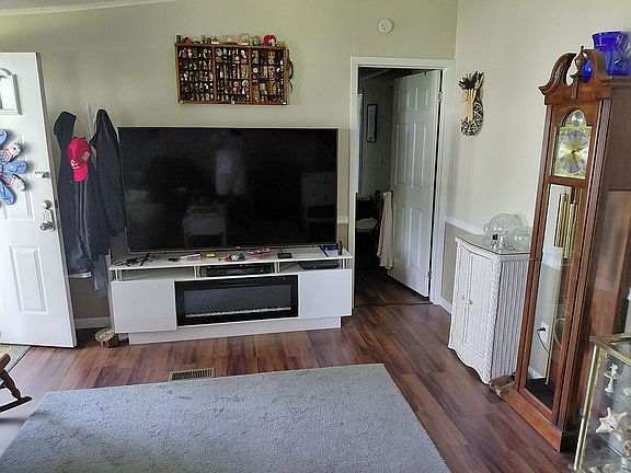 3rd image of 984 S Marlin Cir