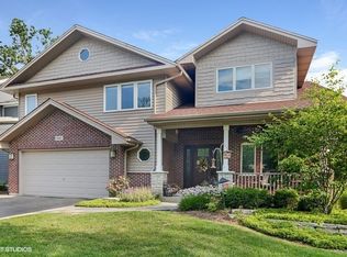 1902 Hitchcock Ave, Downers Grove, IL 60515