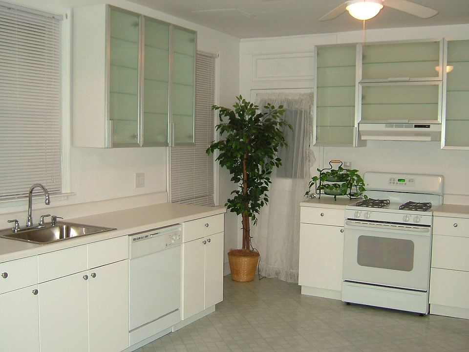2nd image of 4707 Kenwood Ave