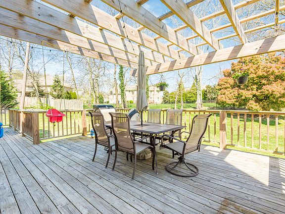 4th image of 451 Sweetgum Dr
