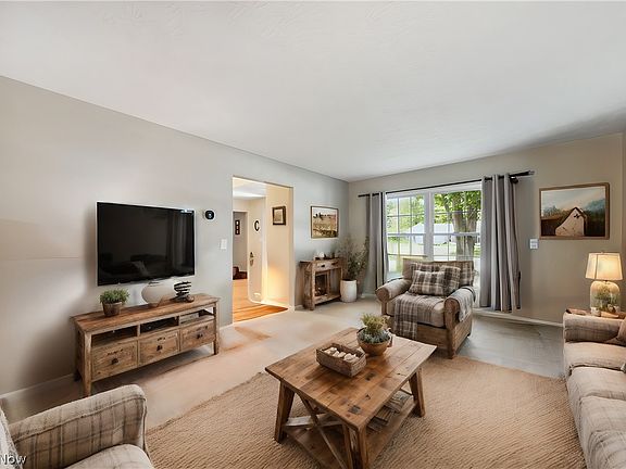 4th image of 32382 Orchard Park Dr