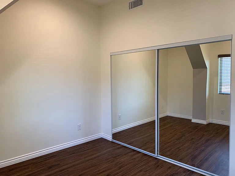 4730 Mission Bay Dr #F — Photo 29