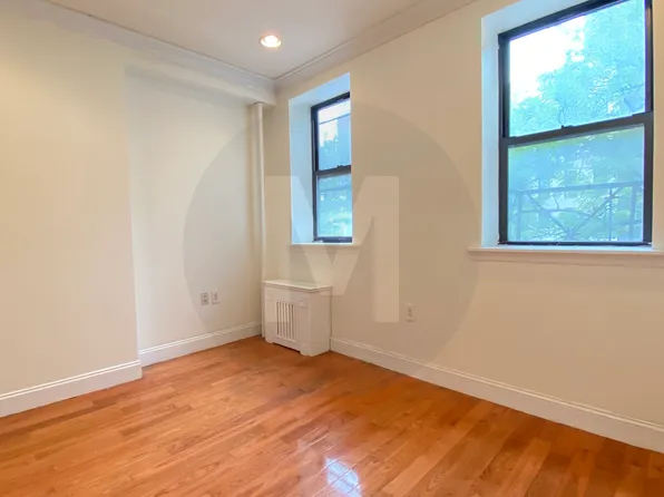 1142 1st Avenue image 1 of 9