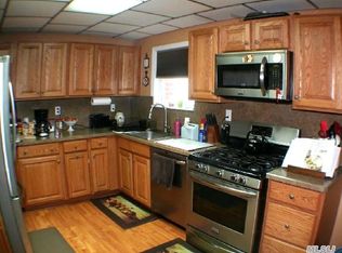11 Forest St, Ronkonkoma, NY 11779