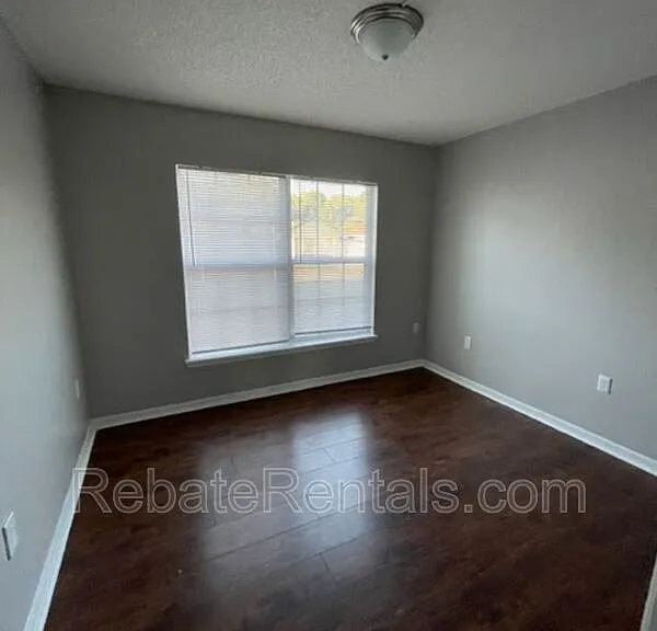 10538 Lantana Lakes Dr N — Photo 18