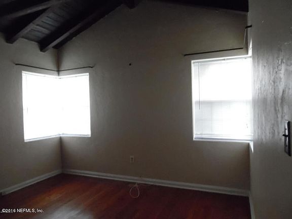 KLM VAULTED CEILINGS