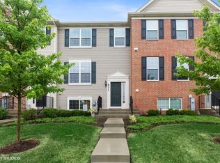 531 Town Center Blvd, Gilberts, IL 60136