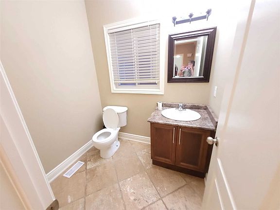 5th image of 62 Dunnett Dr