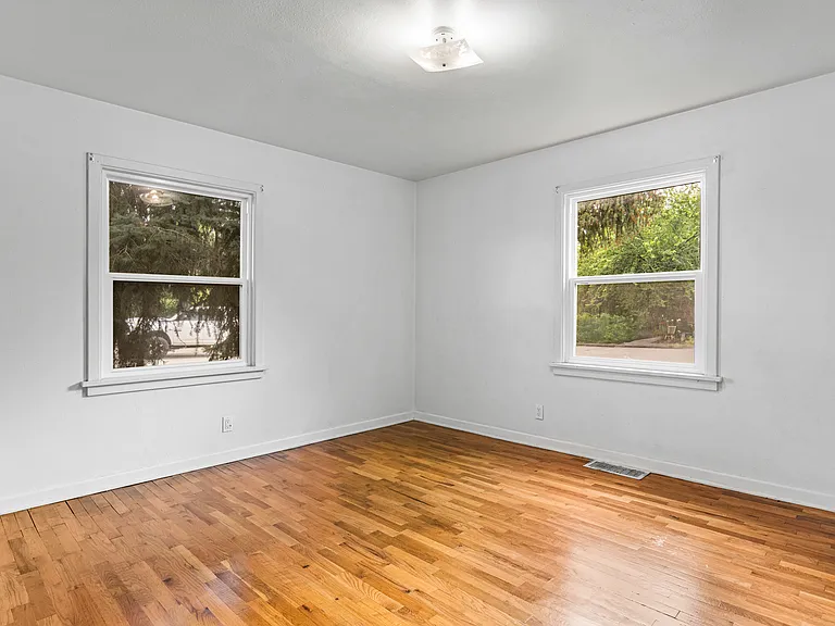 644 Avenue F — Photo 15