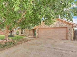 608 Auba Jane Cir, Cache, OK 73527