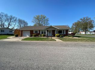 295 N 8th St, Breese, IL 62230
