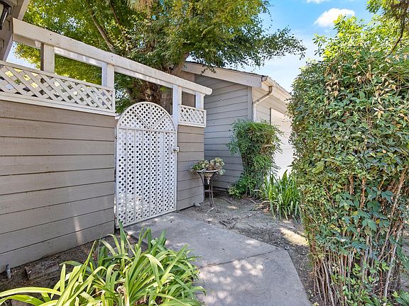 4th image of 1442 E Castleview Avenue