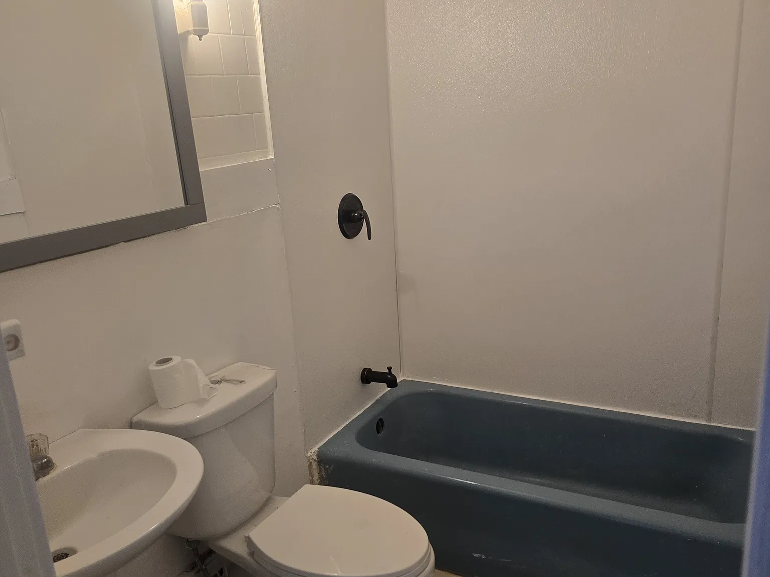 3 bed, 872 sqft, $1,200 — Photo 4