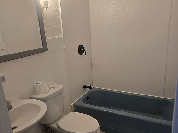 4th image of 1115 N Adams St