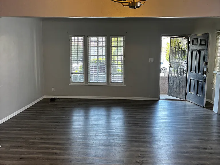 1850 S Curson Ave #1850 — Photo 3