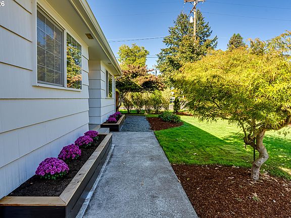 3rd image of 3088 Dalewood St
