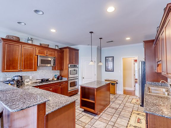 4th image of 9000 Twin Oaks Ln