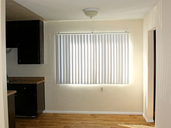 3rd image of 636 11th St APT 5